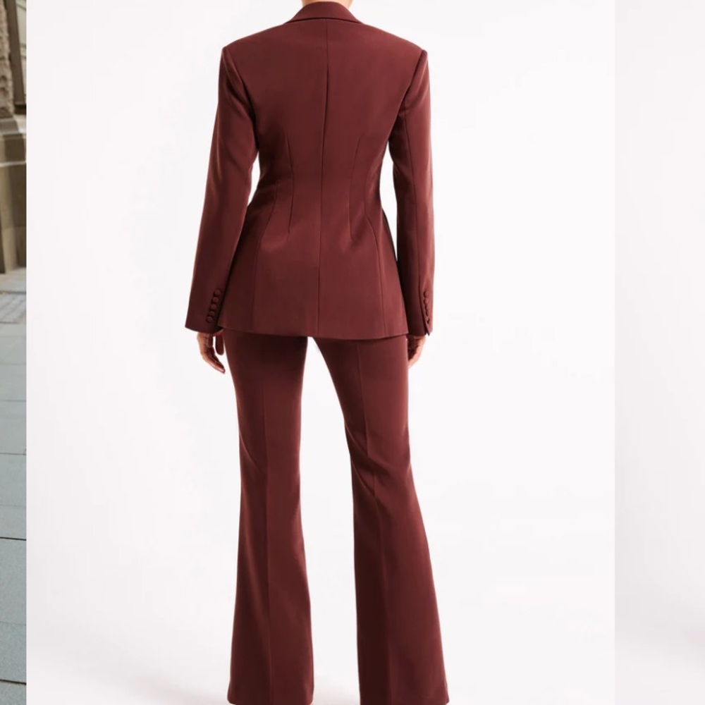 Suit - Picture 3 of 6